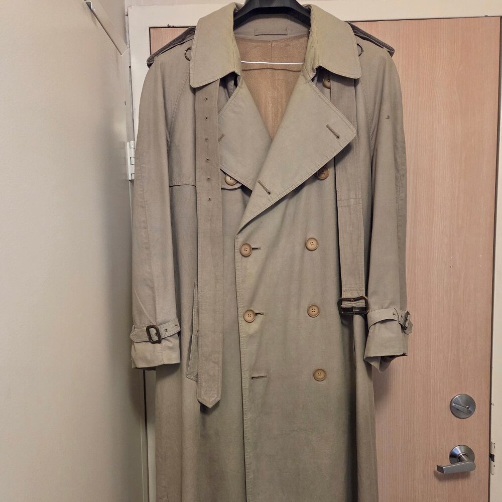 GENTLY USED, VINTAGE, BLACKBURNS OF ENGLAND TRENCH COAT, SIZE 42!!!